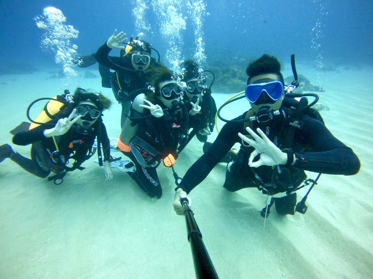 Stay Liuqiu Diving Hostel Сяолюцю Екстер'єр фото